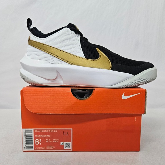Nike Youth Team Hustle D 10 Basketball Shoes CW6735-002 Black Gold White Sz 6.5Y - Picture 3 of 11